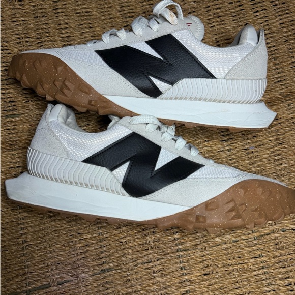 New Balance - Picture 2 of 9